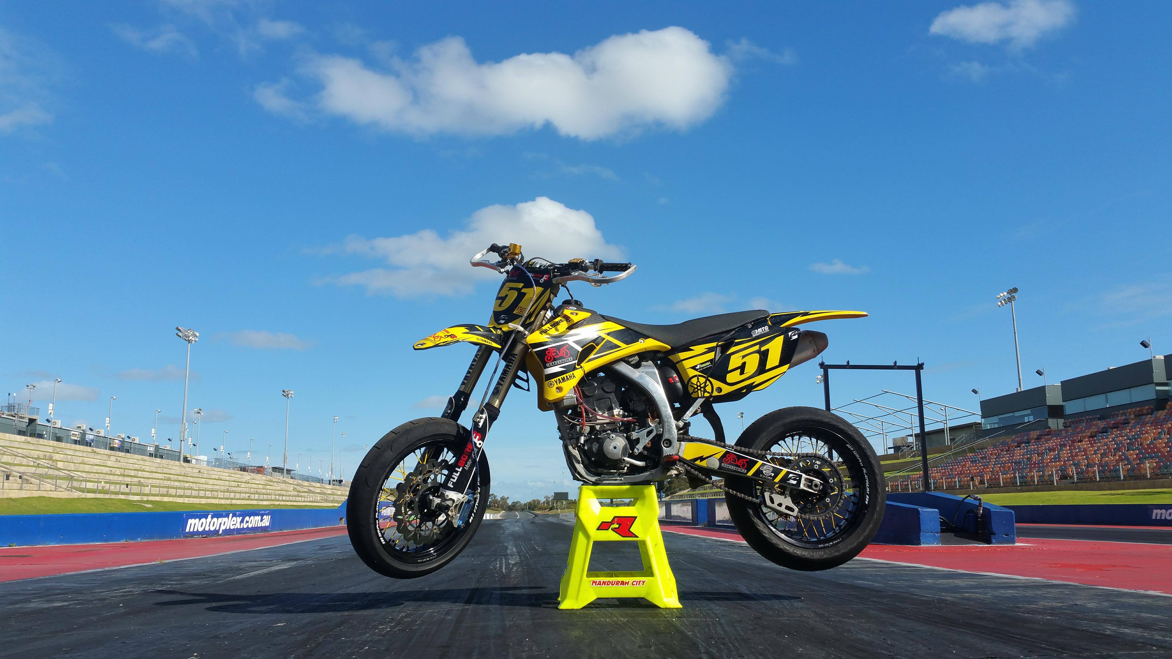Supermoto